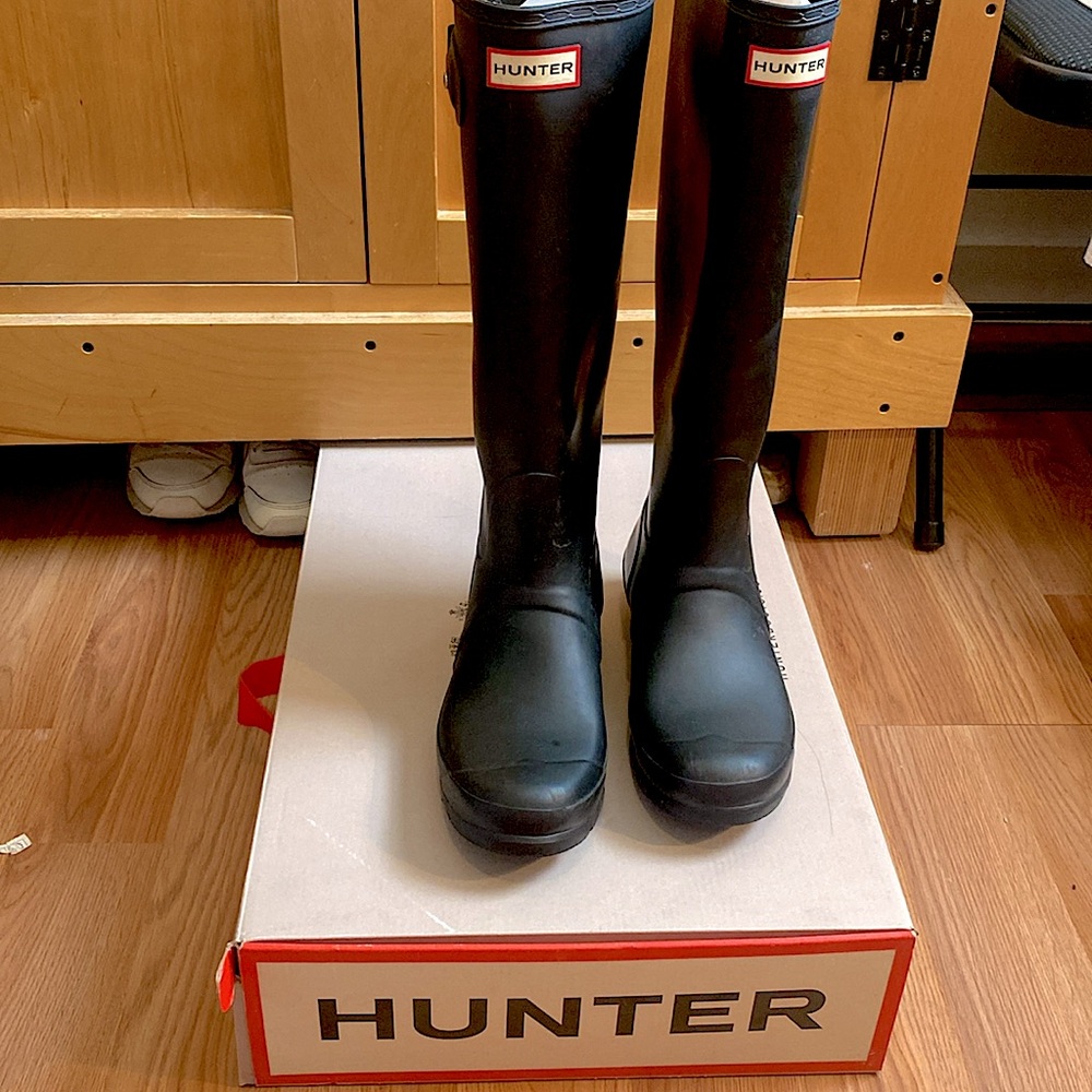 Original Packaging Women's Hunter Boots Tall Size 8 - Color Black